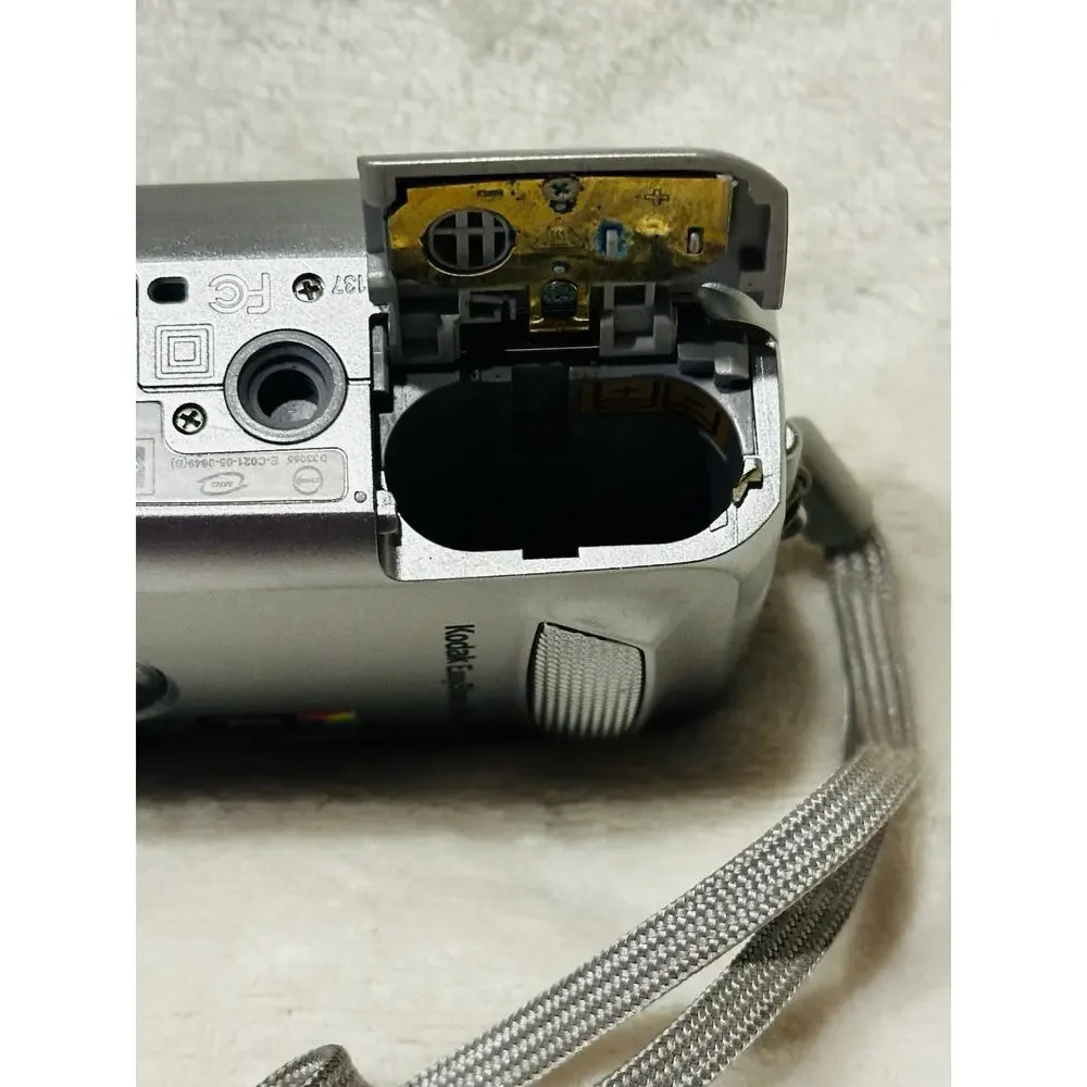 Kodak EasyShare C300 3.2MP Compact Digital Camera Silver Tested and Works Travel